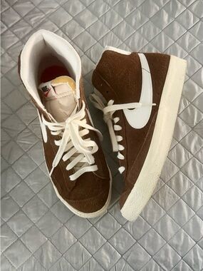 Nike White and Orange Low-Top Sneaker